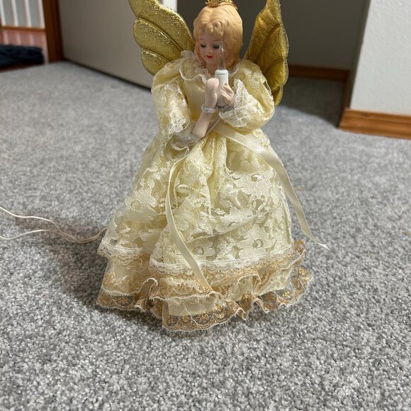 Classic Angel Tree topper with lights - Picture 7 of 7